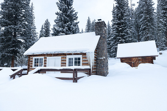 Custer Gallatin National Forest Maxey Cabin: morning after a sno