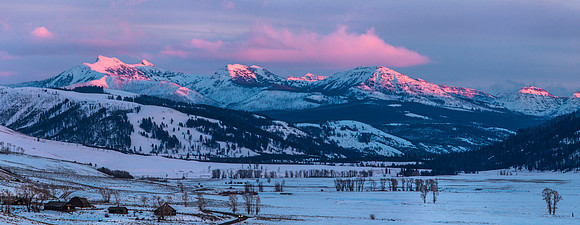Alpenglow in Lamar Valley