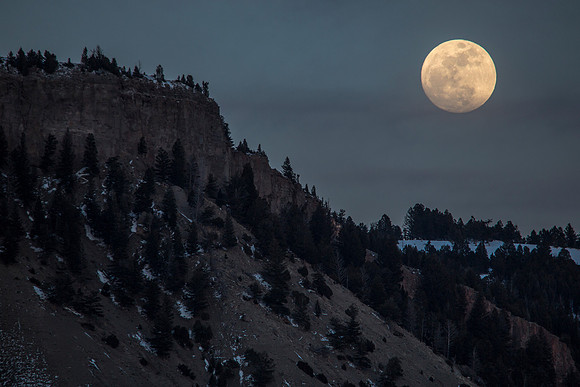 Full Moon Near Everetts