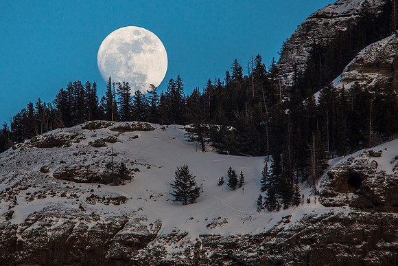 Full Moon over Thunderer in Yellowstone (2)