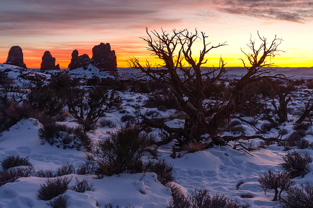 Watercolor sunset (wide)