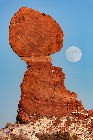 Full Moon at Balanced Rock