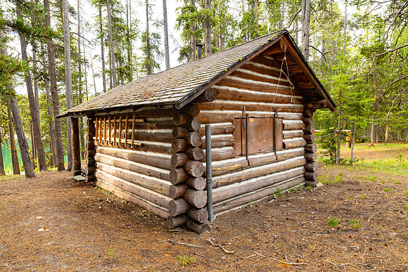 Mary Lake Patrol Cabin: north corner