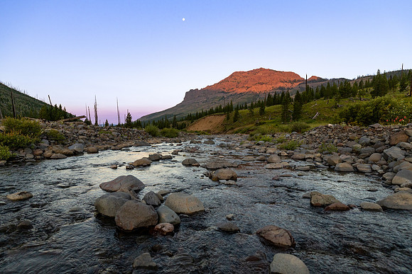 Sunrise moonset over The Thunderer