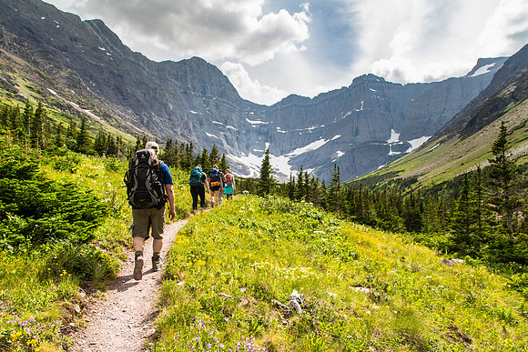 Group Hiking in Cracker Lake (2)