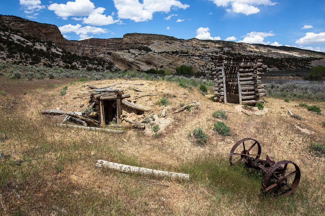Fin Chapman Dugout and 2-Holer (2)