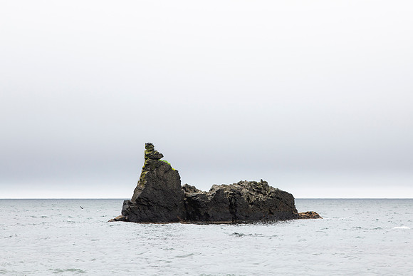 Formations along the coast trail to Hloduvik