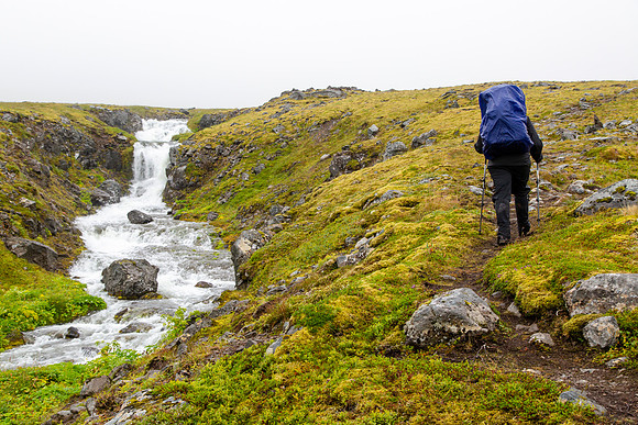 Corrie and waterfalls on the trail to Hesteyri (2)