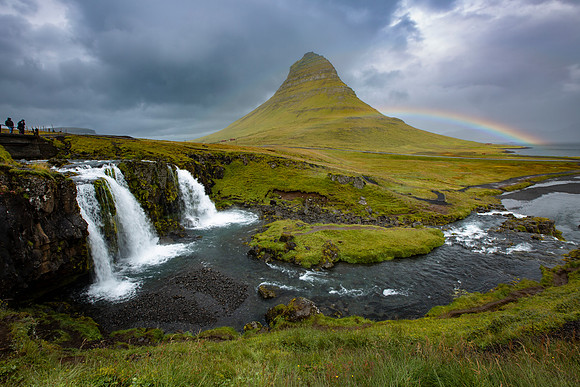 Kirkjufellsfoss and rainbow