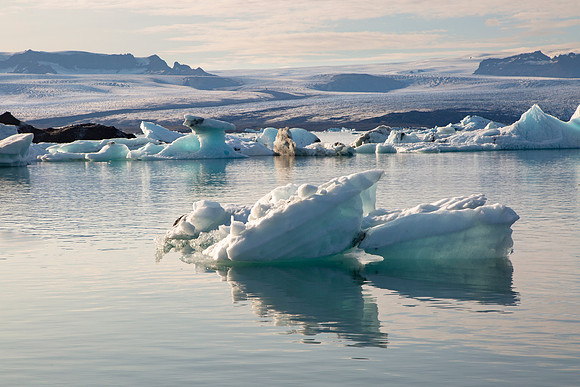Jökulsárlón and icebergs (2)