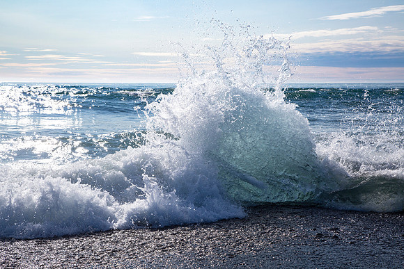 Waves crashing at Diamond Beach