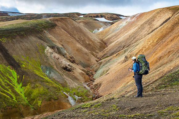 Corrie and colorful formations on the Laugavegur Trail (3)