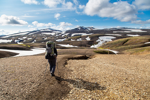 Corrie hikes the trail to Hrafntinnusker