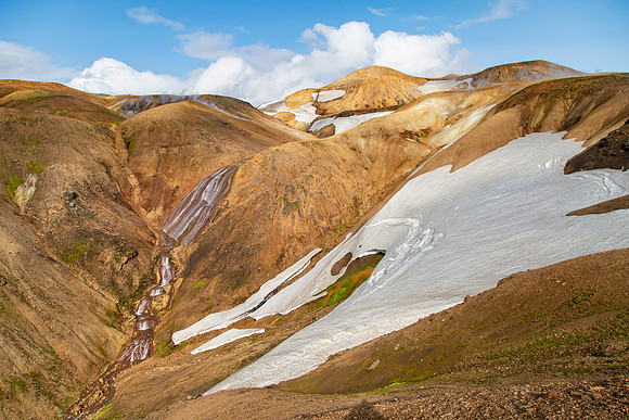 Waterfalls from the pass between Álftavatn from Hrafntinnusker