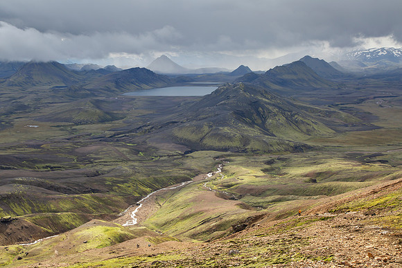 Hiker along the trail to Álftavatn from the pass (2)