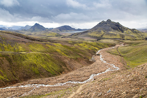 Views dropping down to Álftavatn from the pass