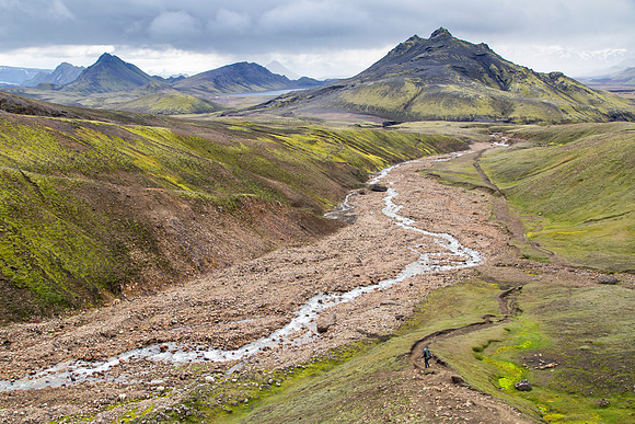 Corrie hikes the trail dropping down to Álftavatn from the pass (3)