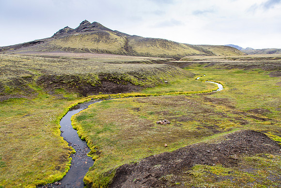 Views dropping down to Álftavatn from the pass (2)
