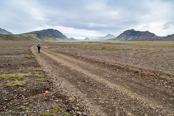 Corrie arrives at Álftavatn