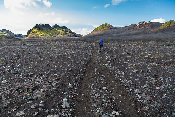 Corrie on the trail to Emstrur from Hvanngil (5)