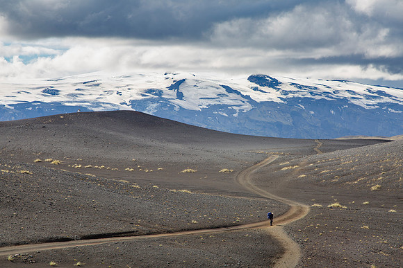 Corrie on the trail to Emstrur from Hvanngil (8)