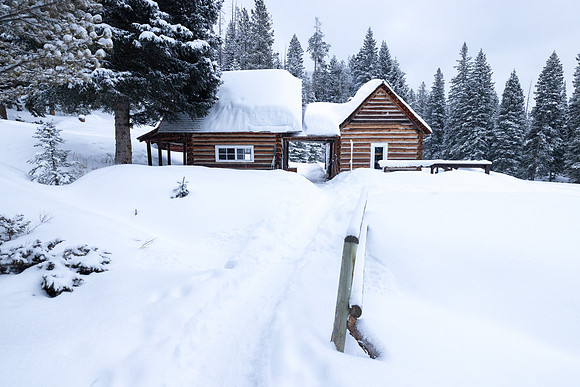 Custer Gallatin National Forest Maxey Cabin: morning after a sno