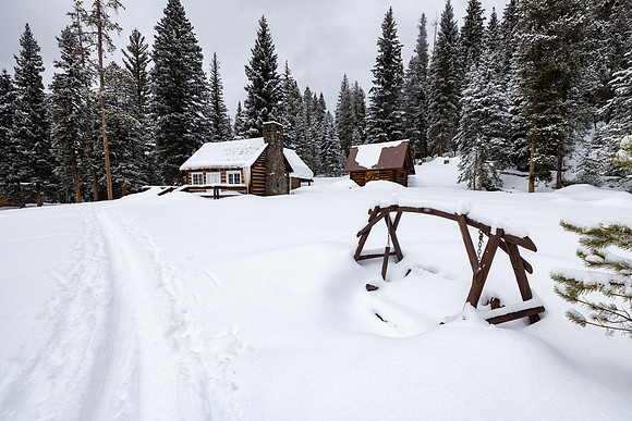 Custer Gallatin National Forest Maxey Cabin: trail from the cabi