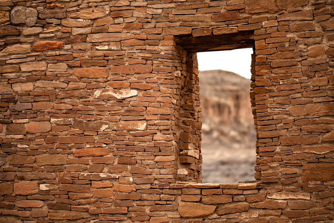 Pueblo del Arroyo window