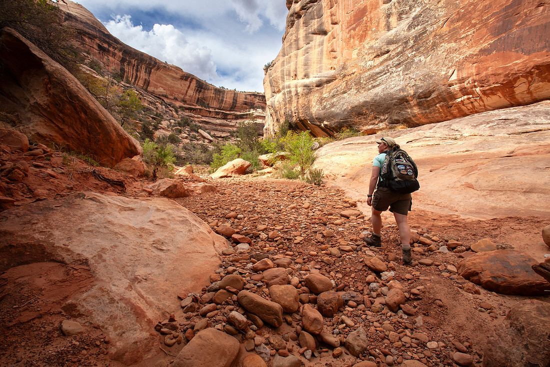 Hiking clockwise on Canyon Trail from Kachina Bridge