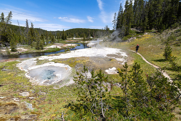 Shoshone Geyser Basin: Hike on the trail walks past an erupting