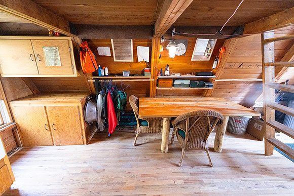 Outlet Patrol Cabin: interior views (2)