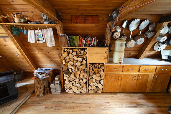 Outlet Patrol Cabin: interior views (3)