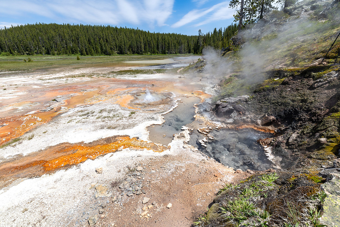 Shoshone Geyser Basin: SLGGNN004 eruption in the Little Giant Gr