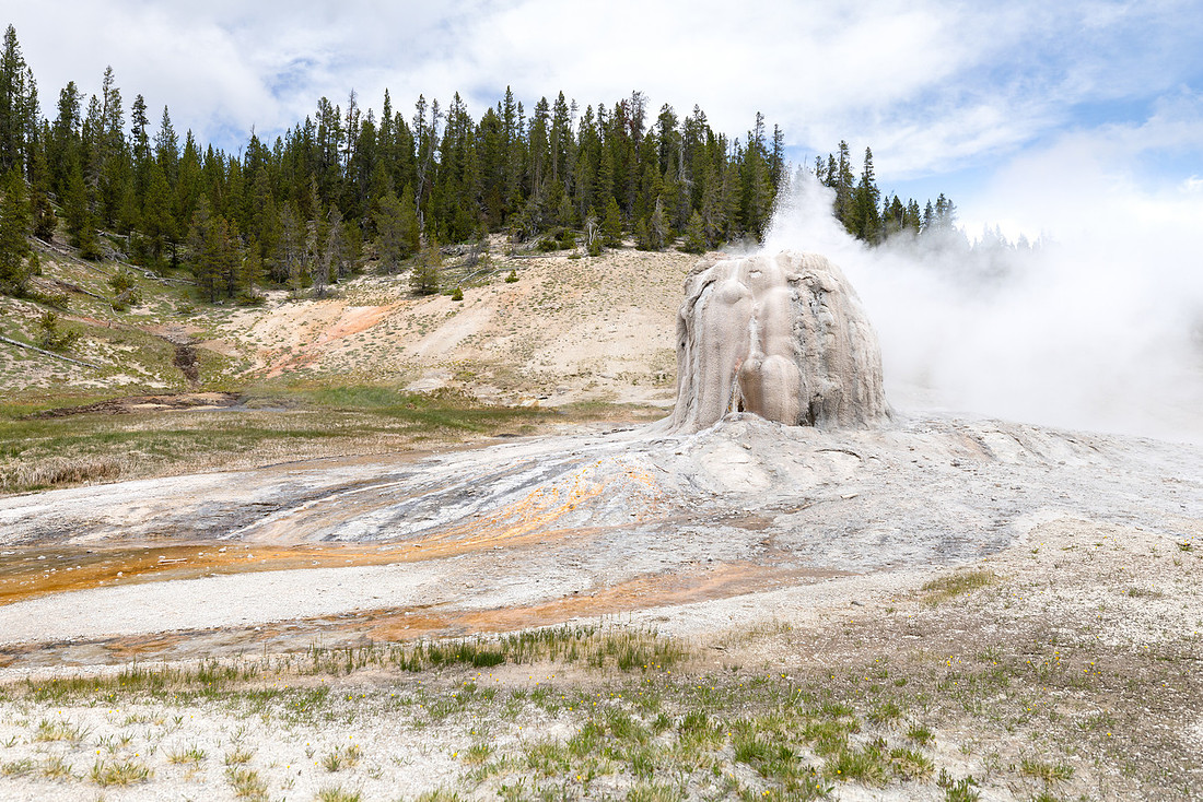 Lone Star Geyser minor eruption