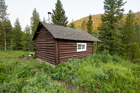Custer Gallatin NF Mystic Lake Cabin: rear view