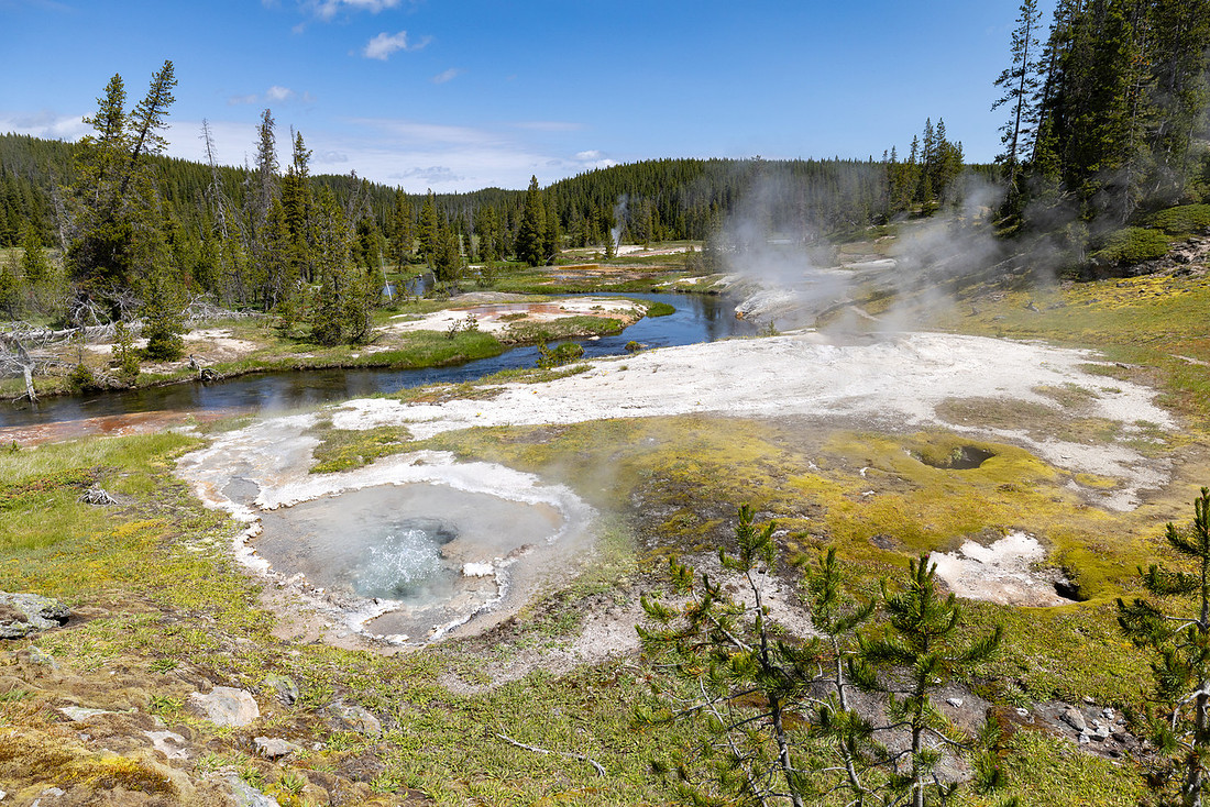 Shoshone Geyser Basin: Little Bulger Geyser eruption
