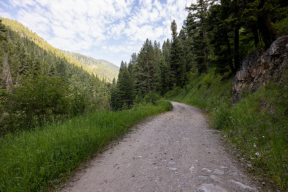 Custer Gallatin NF Mystic Lake Cabin: Sourdough Canyon Road
