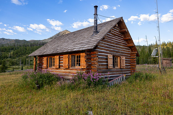 Sportsman Lake Patrol Cabin: northeast corner