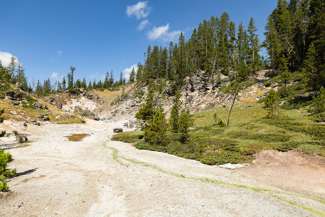 Shoshone Geyser Basin: Shore Group seen from the boat landing ar