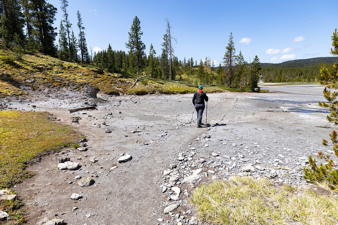 Shoshone Geyser Basin: Hiker on trail near Sulphur Springs