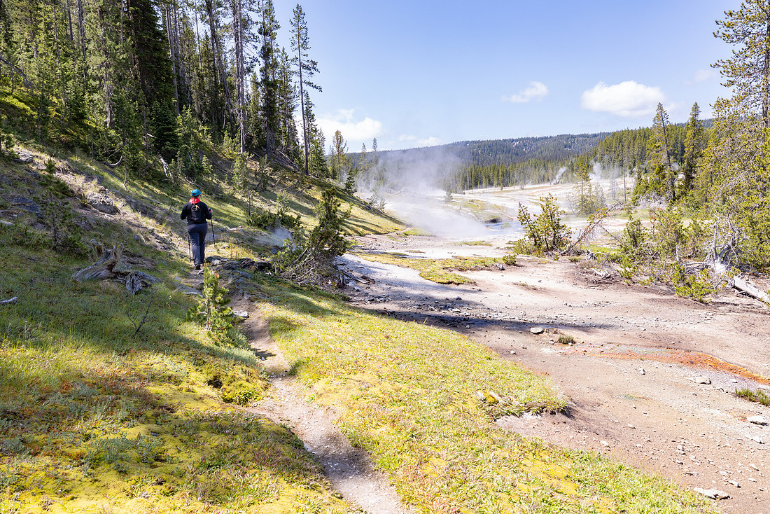 Shoshone Geyser Basin: Hiker on the trail near Little Giant Grou