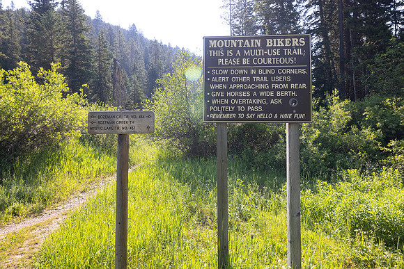 Custer Gallatin NF Mystic Lake Cabin: Trail junction