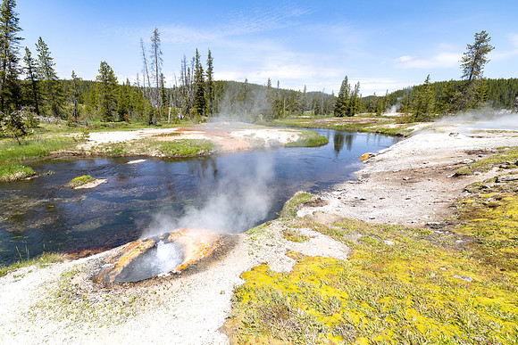 Shoshone Geyser Basin: SMMGNN022 eruption alongside Shoshone Cre
