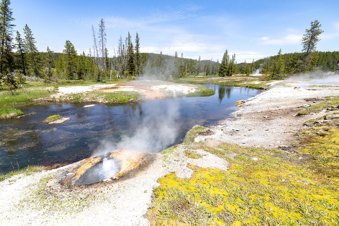 Shoshone Geyser Basin: SMMGNN022 eruption alongside Shoshone Cre